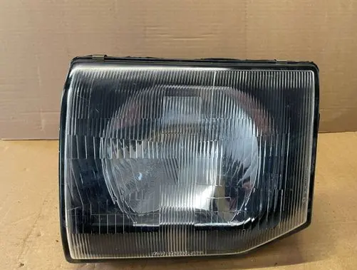 Mitsubishi Pajero Headlight/headlamp 11037748