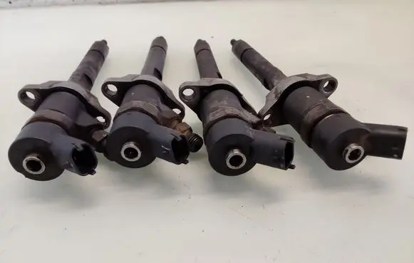 Volvo V50 Fuel injectors set 0445110259