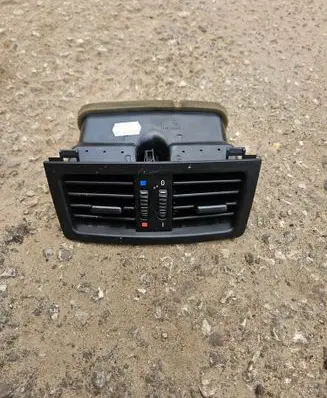 BMW 5 E60 E61 Rear air vent grill 7129556 6932023 14121810