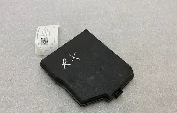 Lexus NX Fuse box cover 8266248400 826620E280