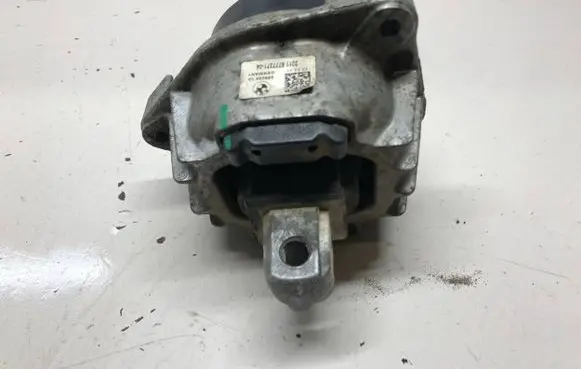BMW X5 F15 Engine mount bracket 6777371 68623513