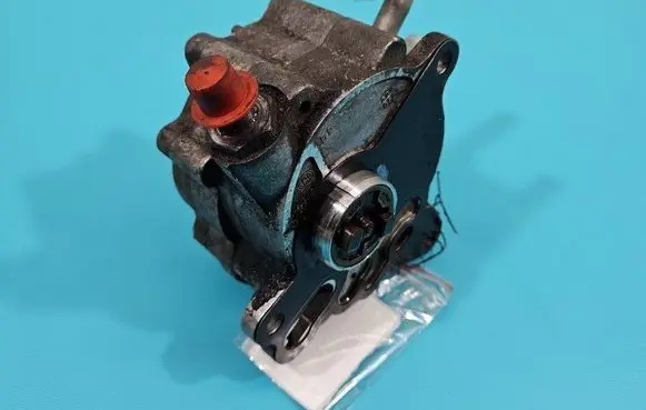 Volkswagen Golf V Vacuum pump 03G145209 IMPRK1424057