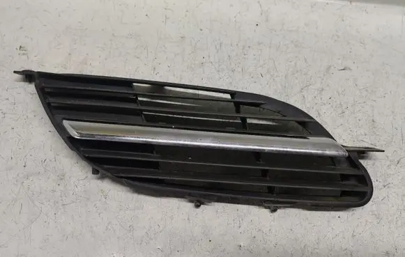 Nissan Almera Tino Front bumper upper radiator grill