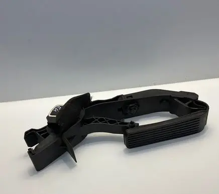 Mercedes-Benz E W211 Accelerator throttle pedal A2113000904 2113000904