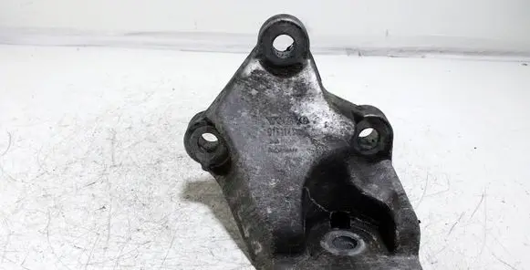 Volvo S80 Engine mounting bracket 9161141
