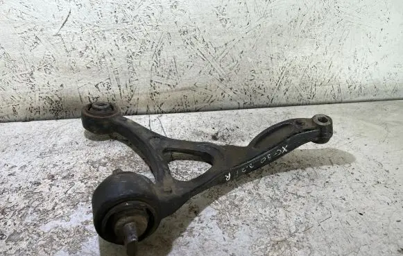 Volvo XC90 Front lower control arm/wishbone