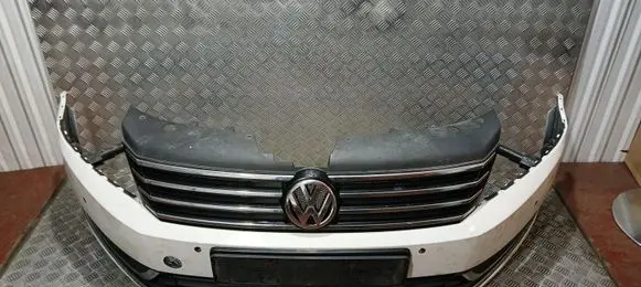 Volkswagen PASSAT B7 Front bumper