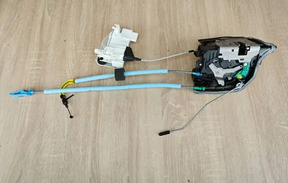 BMW X6 G06 Rear door lock 7477703 7474645