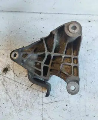Volkswagen Transporter - Caravelle T5 Engine mount bracket