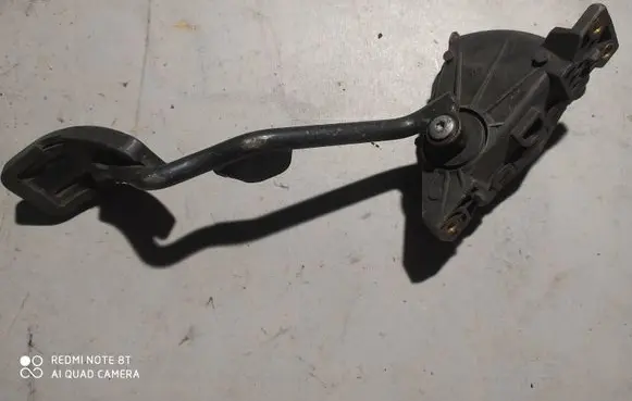 Volkswagen PASSAT B5 Accelerator throttle pedal 8D2721523