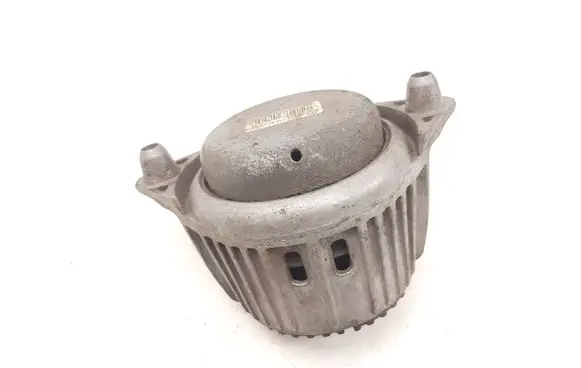 Mercedes-Benz E W212 Engine mount bracket A2122406717