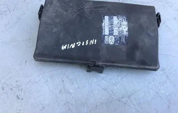 Opel Insignia A Fuse box cover 13222784