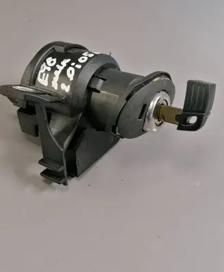 BMW 3 E90 E91 Tailgate exterior lock 7167321 51247167321