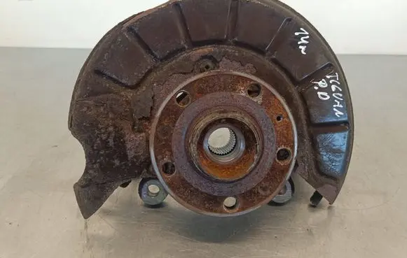Volkswagen Tiguan Front wheel hub
