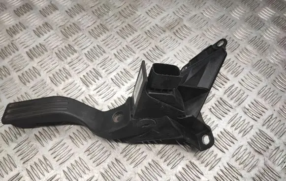 Ford Mondeo Mk III Accelerator throttle pedal 2S719F836DA 220500000582