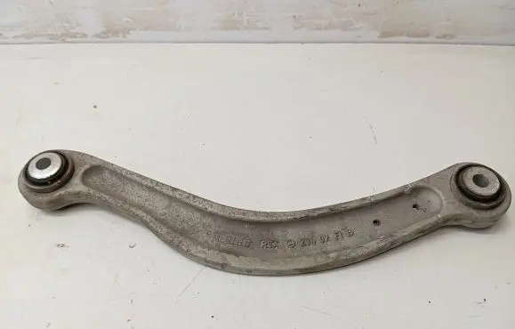 Mercedes-Benz C AMG W205 Rear upper control arm/wishbone A20407