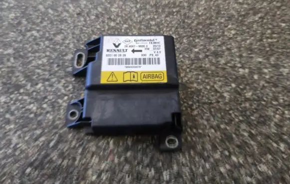 Dacia Sandero Airbag control unit/module 8201002828