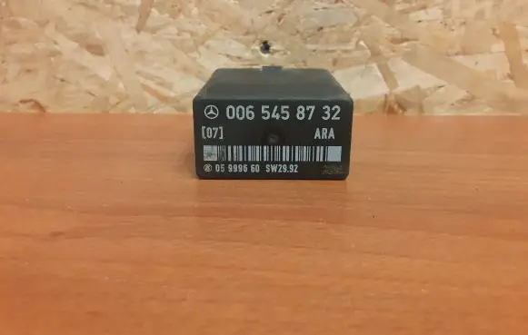 Mercedes-Benz E W124 Other relay 0065458732 2387