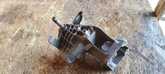 Volkswagen II LT Engine mounting bracket 9012900419
