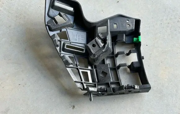 Renault Arkana Front bumper mounting bracket 31353405