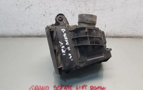 Renault Scenic III - Grand scenic III Air filter box 8200947663