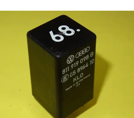 Volkswagen PASSAT B5 Other relay 811919098B 05896410