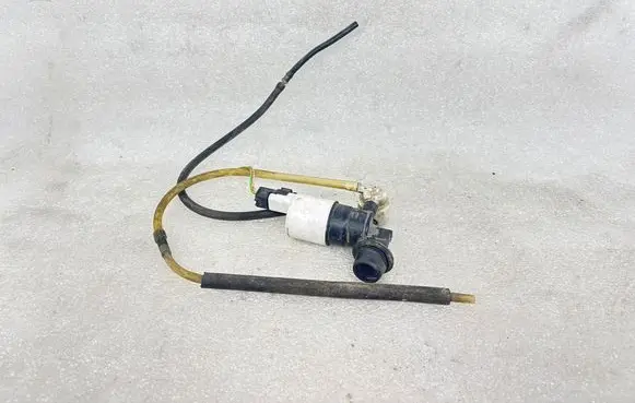 Toyota Avensis T250 Windscreen/windshield washer pump 9645163380