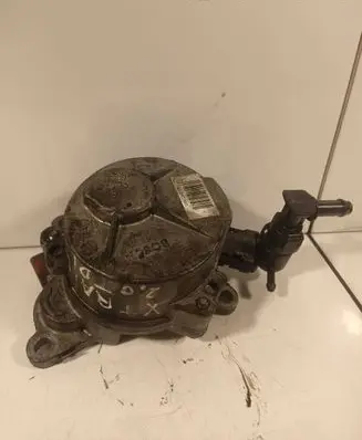 Nissan X-Trail T31 Vacuum pump 8200472458