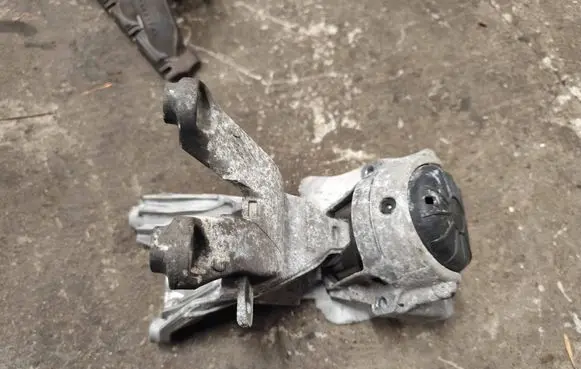 Audi A4 S4 B8 8K Engine mount bracket 8R0199381