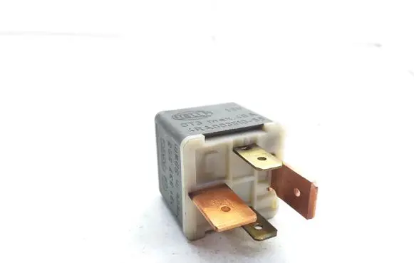 Volkswagen Polo III 6N 6N2 6NF Hazard warning light relay 191937503