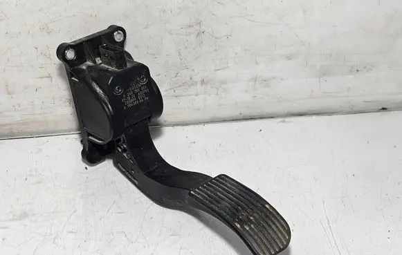 Mercedes-Benz Sprinter W906 Accelerator throttle pedal A9063000404 0280755023