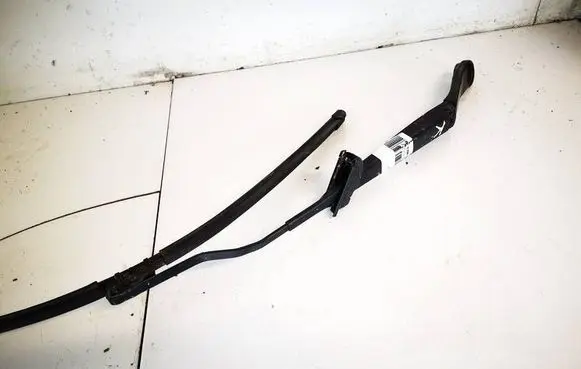 Nissan Note (E11) Front wiper blade arm