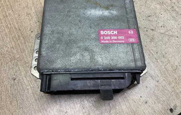 BMW 3 E30 Engine control unit/module 0260200002