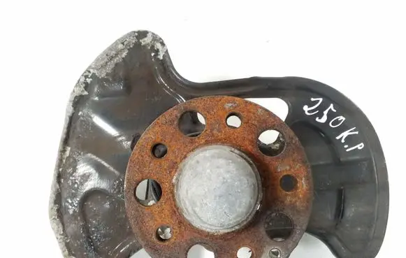 Mercedes-Benz E C207 W207 Front wheel hub A2043320101