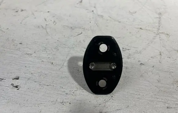 Audi Q3 8U Front door lock loop/hook striker 8T0837033