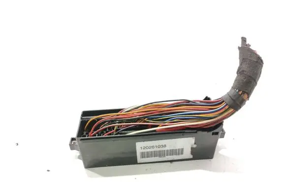Volkswagen Cross Polo Fuse module 120261038