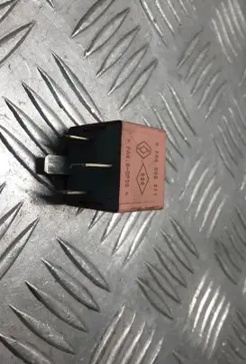 Renault Trafic II (X83) Other relay 8200308271