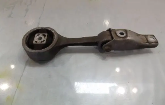 Volkswagen Polo IV 9N3 Engine mount bracket 6Q0199851AK