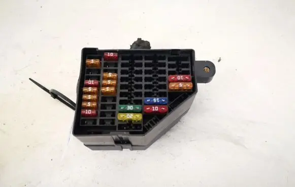 Volkswagen PASSAT B6 Fuse box set