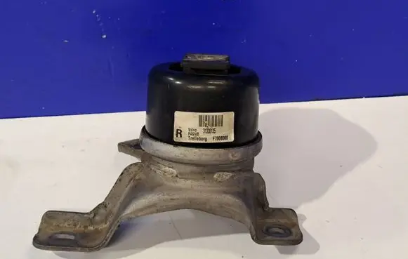 Engine mount bracket
