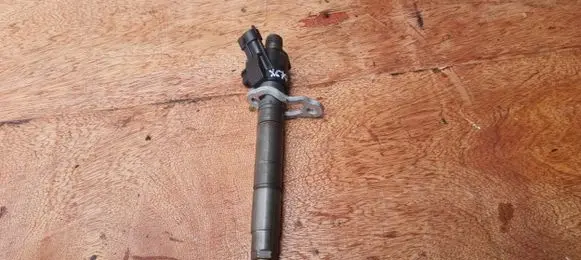 Volvo XC70 Fuel injector 31272690