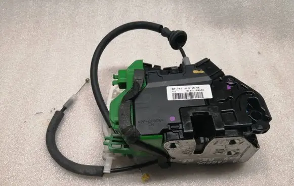 KIA Carens III Front door lock 81310A4050
