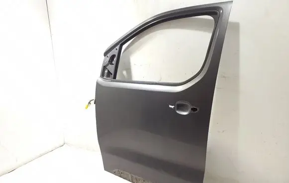 Toyota Proace Front door SU001A4542