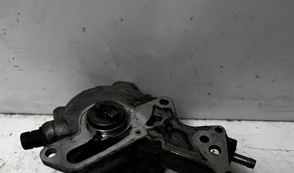 Audi A4 S4 B6 8E 8H Vacuum pump 038145209E