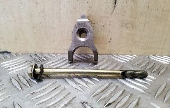 Toyota Corolla E120 E130 Fuel Injector clamp holder