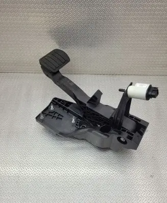 Peugeot 308 Brake pedal 9832495680