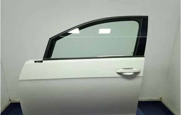 Volkswagen Golf Sportsvan Front door