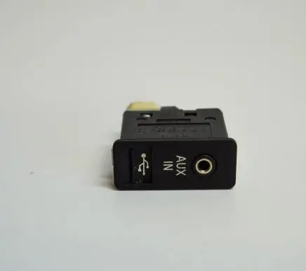 BMW 5 F10 F11 AUX in-socket connector 9129651