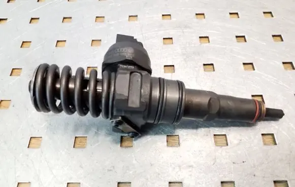 Volkswagen New Beetle Fuel injector 038130073AG 0414720215