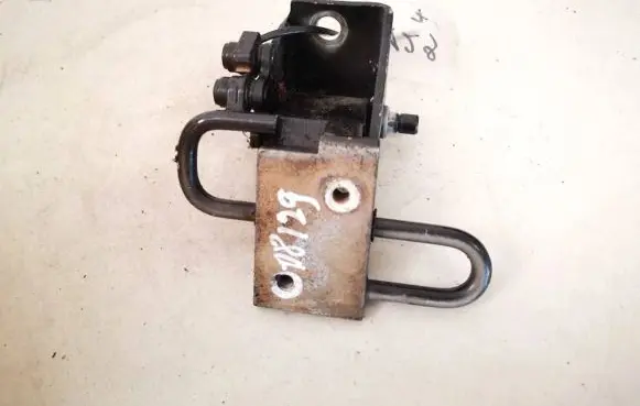 Audi A6 S6 C6 4F Rear door lower hinge 8e0833411